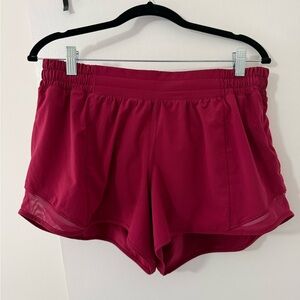 Women Lululemon Hotty Hot Low-Rise Lined Short 4" Pomegranate Size 12